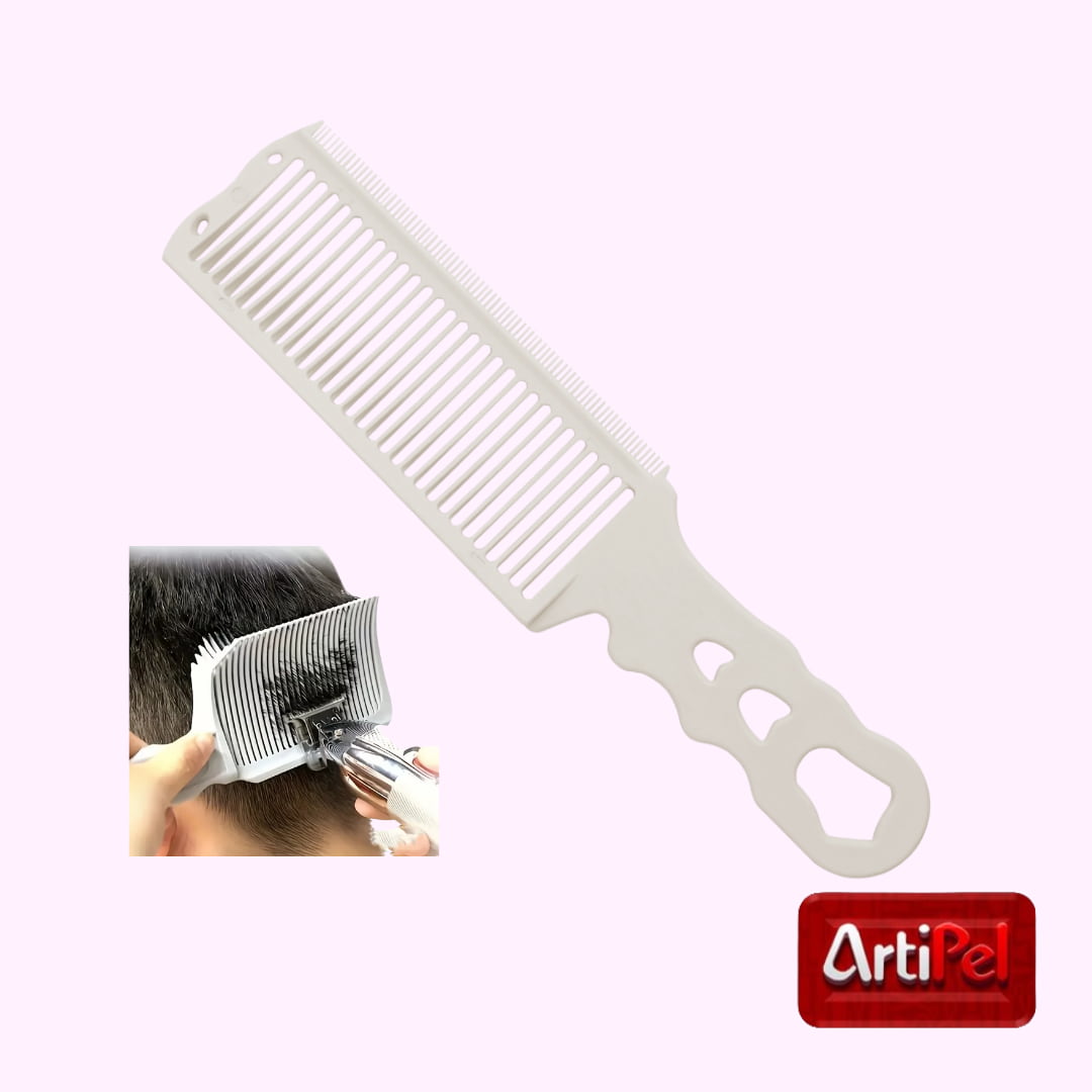 Consigue cortes precisos y profesionales con el Peine de Degradé. Diseño triangular curvo, mango ergonómico y material ABS resistente. Perfecto para barberías y salones.