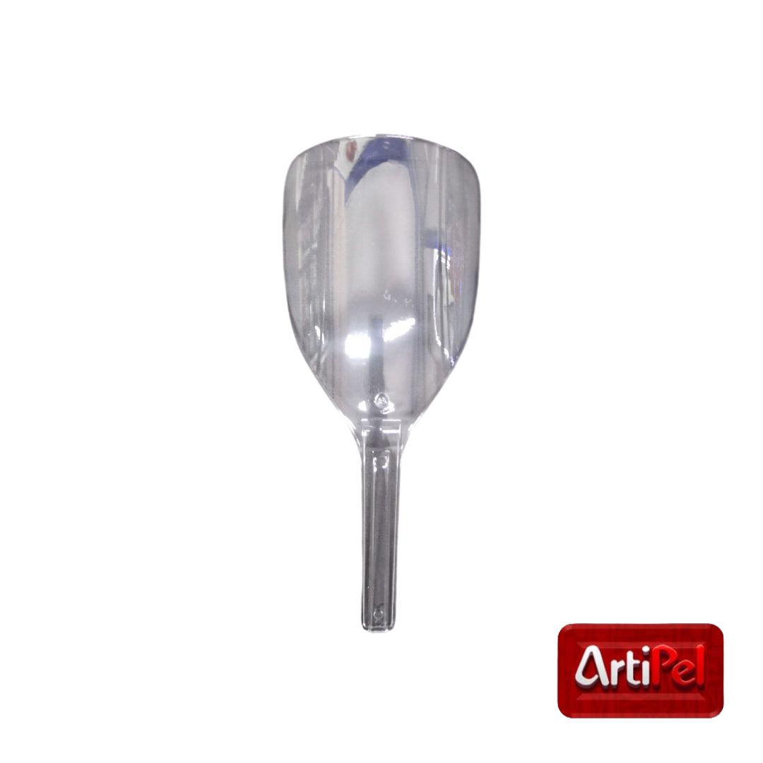 Protector facial sostenido por el cliente desde el mango